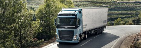 Грузовики Volvo - тягачм, фургоны, Jumbo -  из Германии от компании "URALTRUCKS"